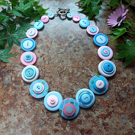 Button necklace - Blue Belle
