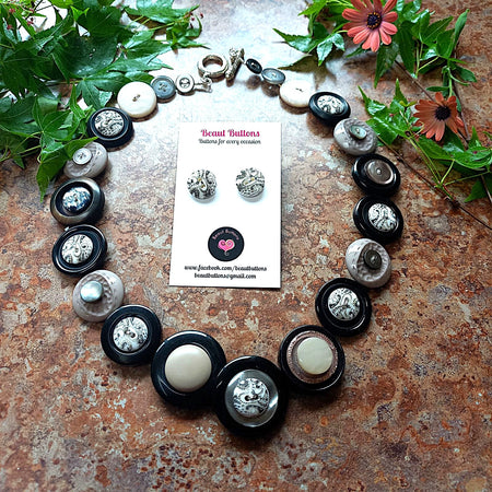 Button necklace and earrings - Hot Chocolate