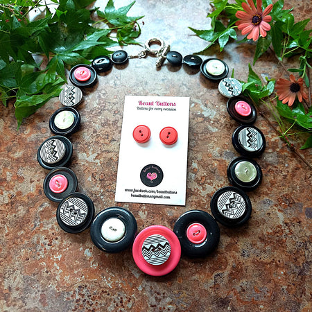 Handmade button necklace and earrings - Pink Zebra