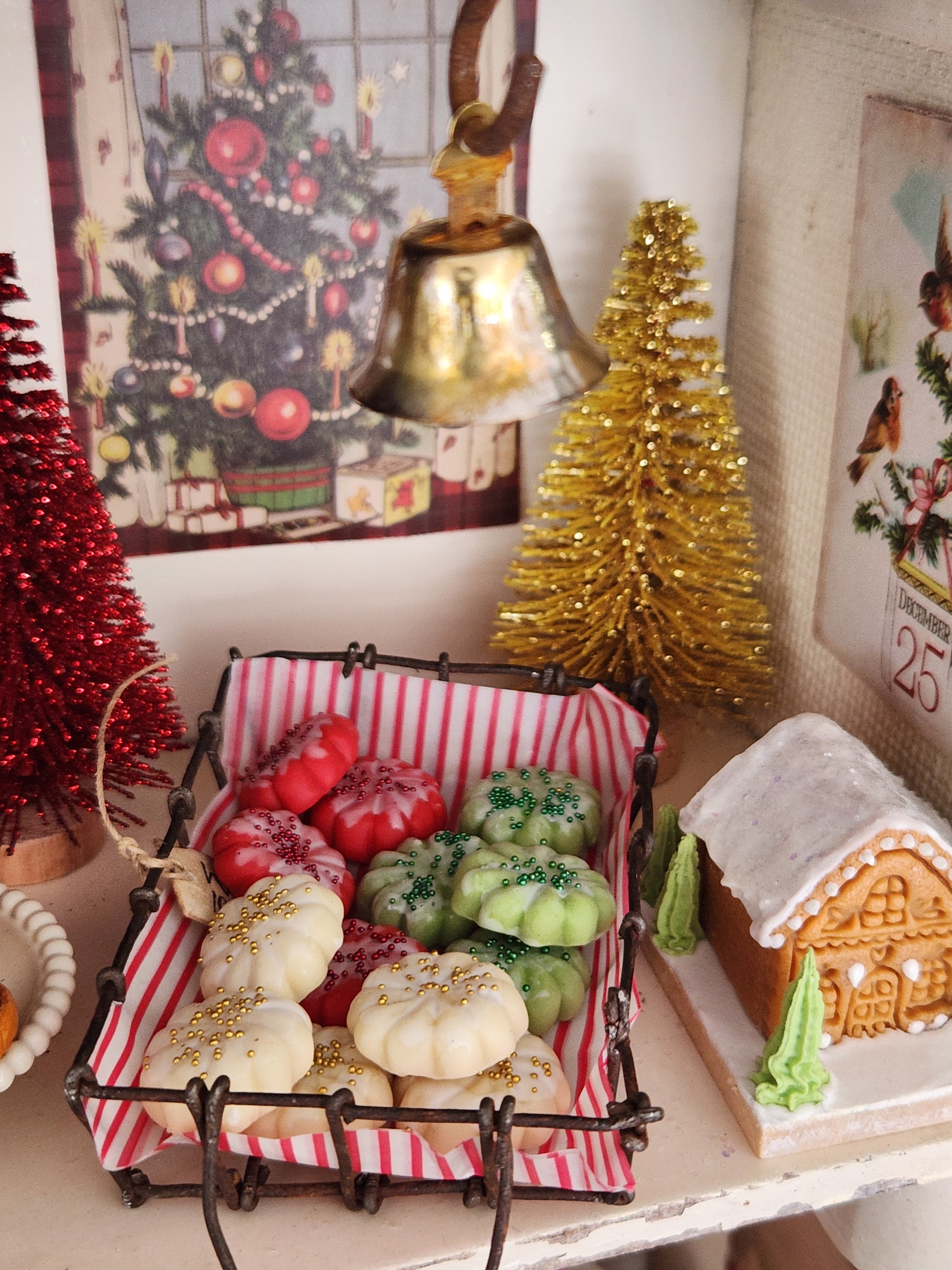 6 pcs Sprinkle Christmas cookies (with oven mitten)