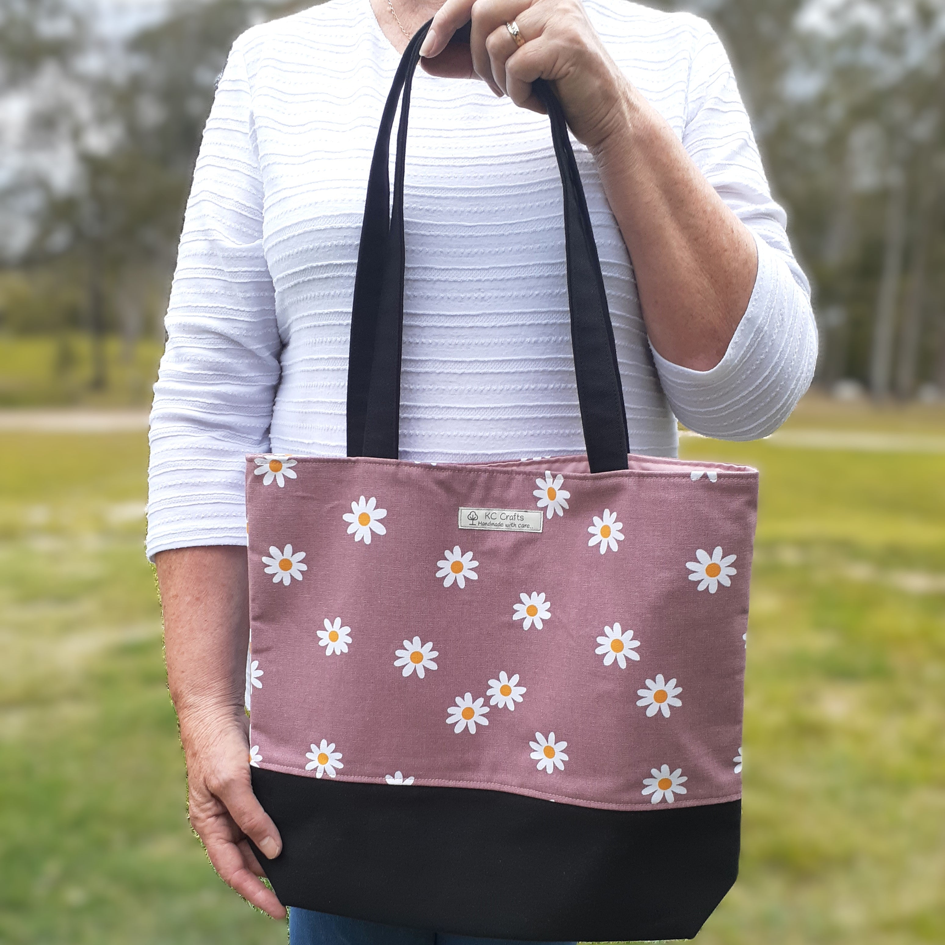 Daisies on Pink – Medium Sized Tote Bag