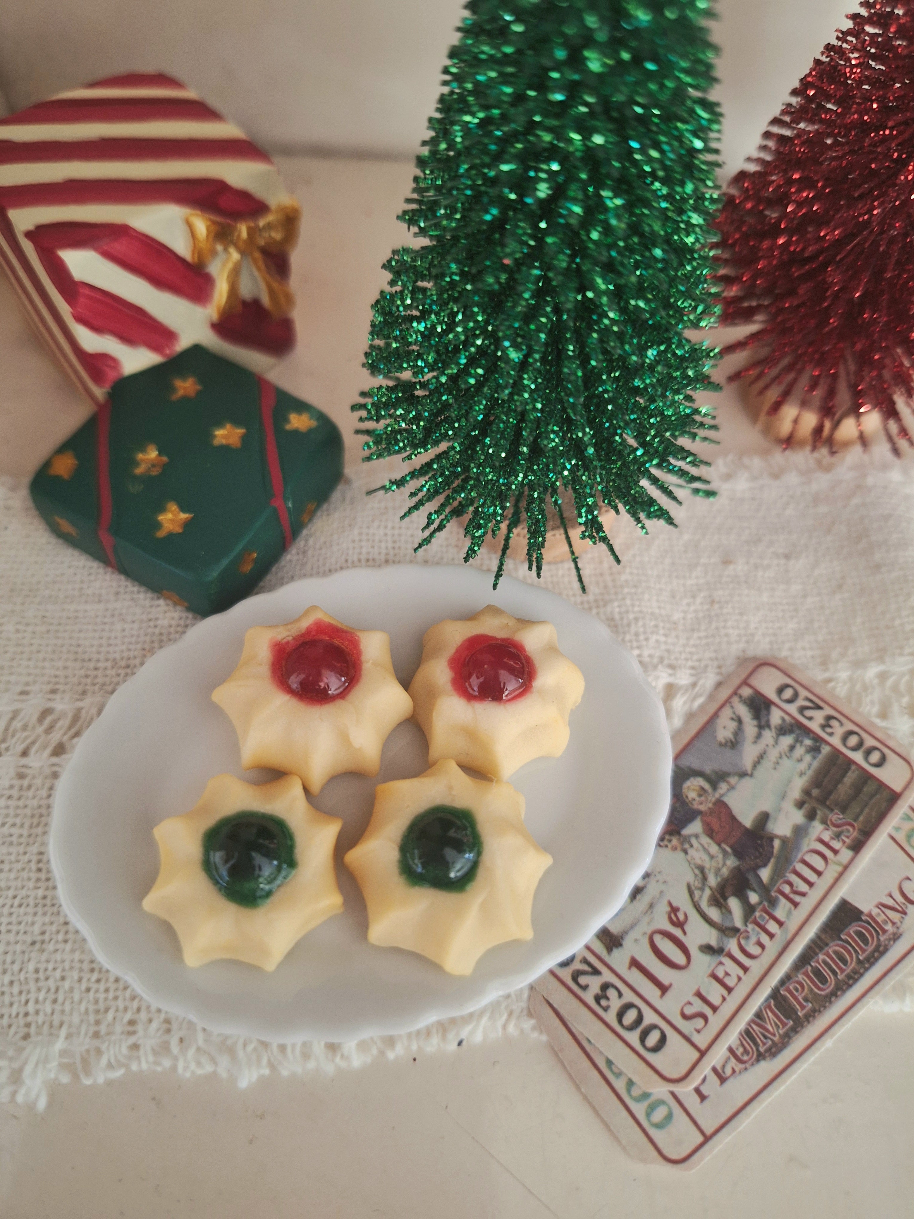 4 Old-fashioned candied cherry cookies