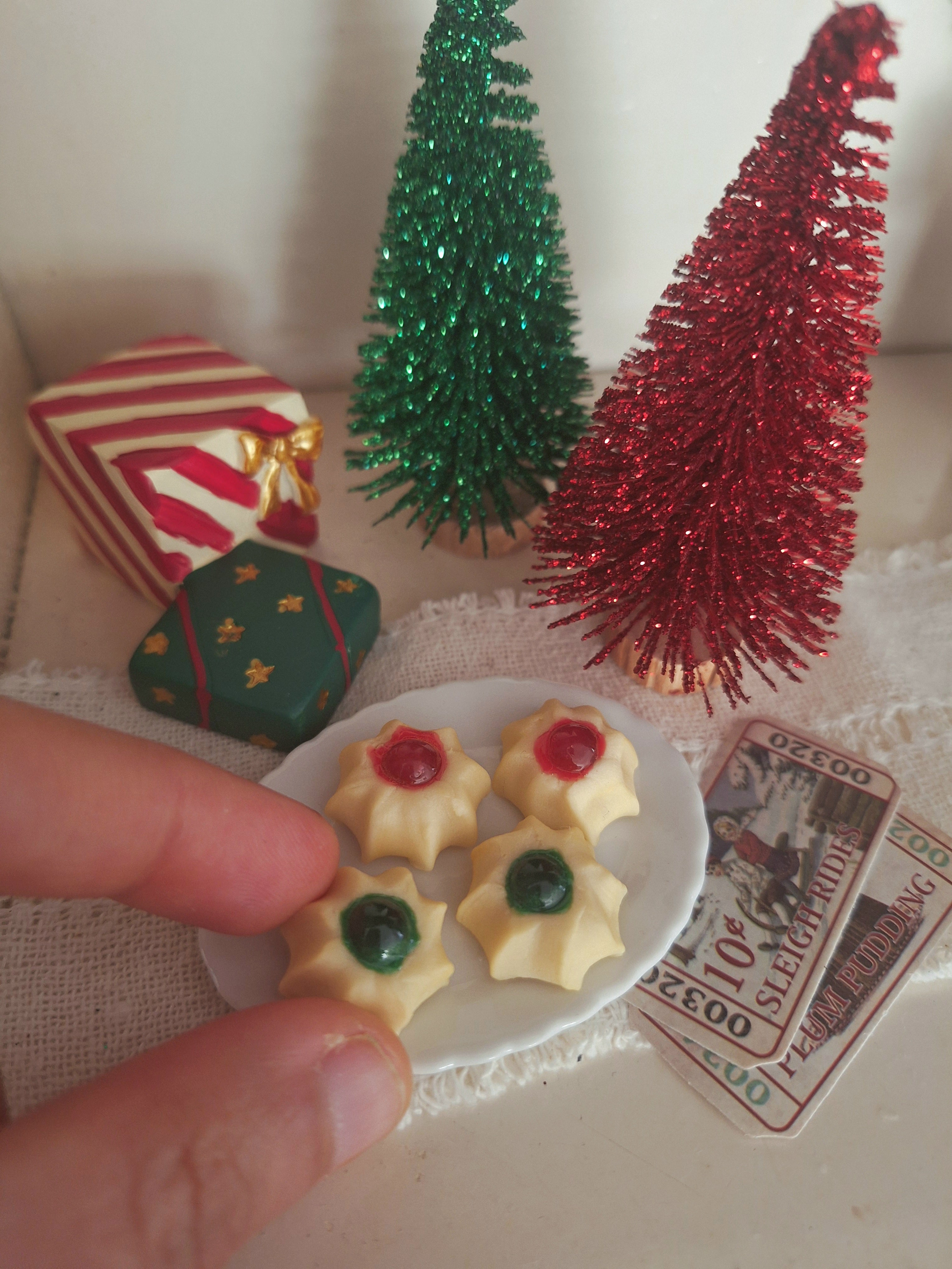 4 Old-fashioned candied cherry cookies