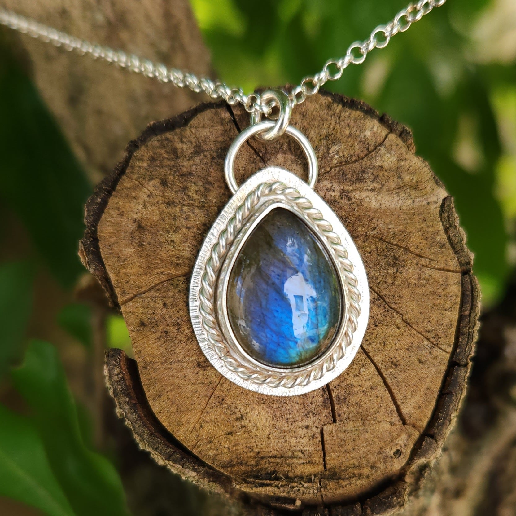 Sterling silver pendant with labradorite