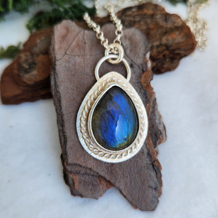 Sterling silver pendant with labradorite
