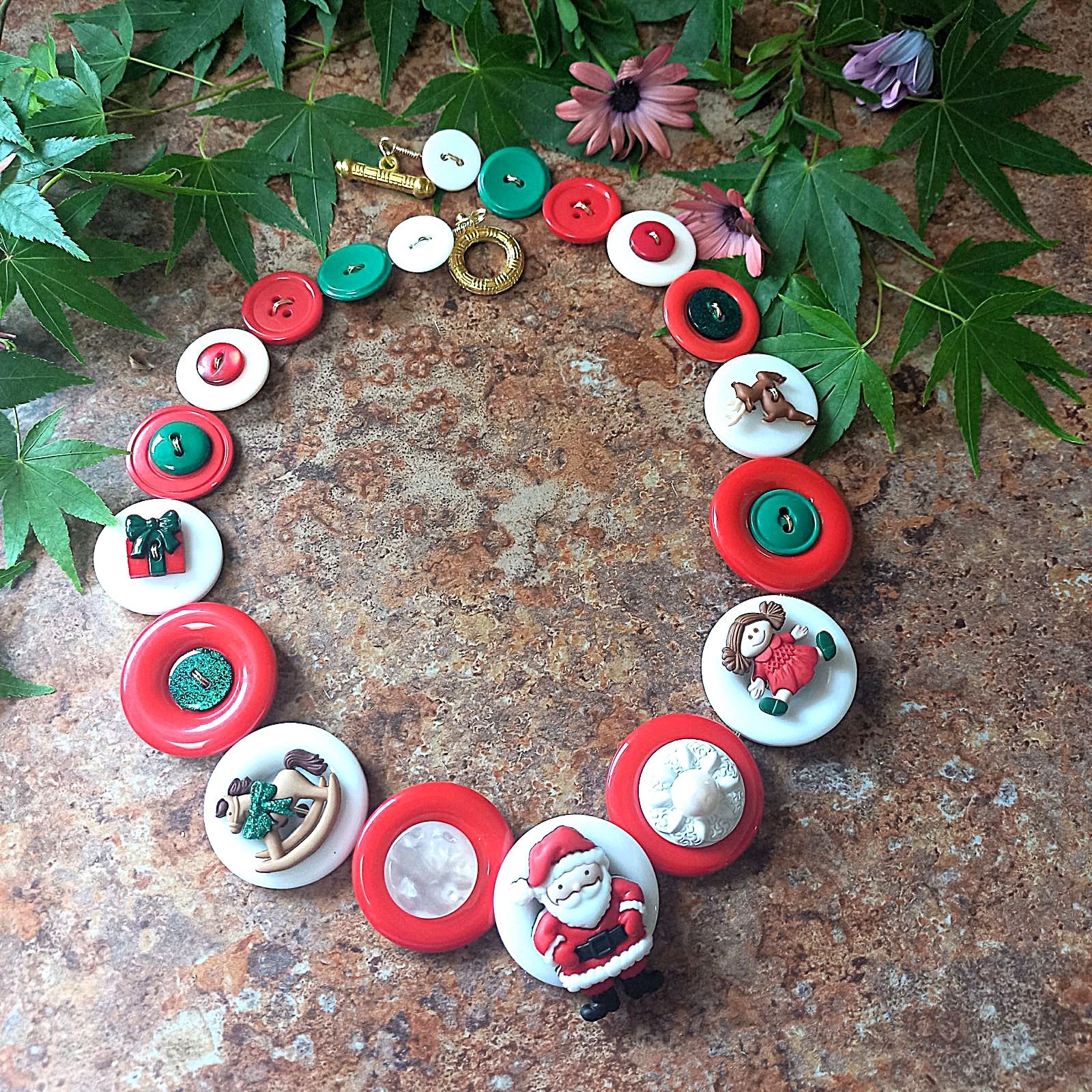 Button necklace - Santa's Toys