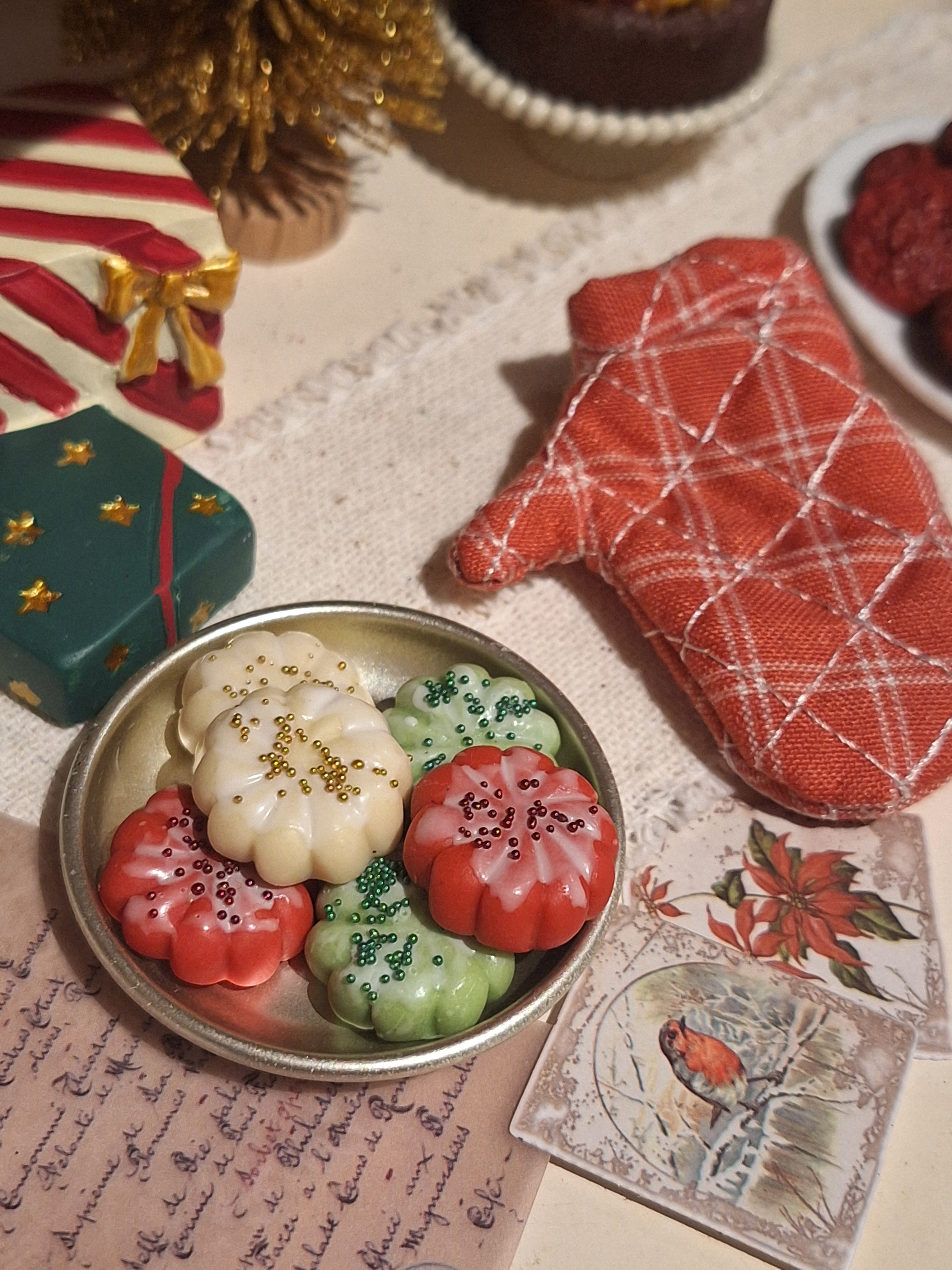 6 pcs Sprinkle Christmas cookies (with oven mitten)
