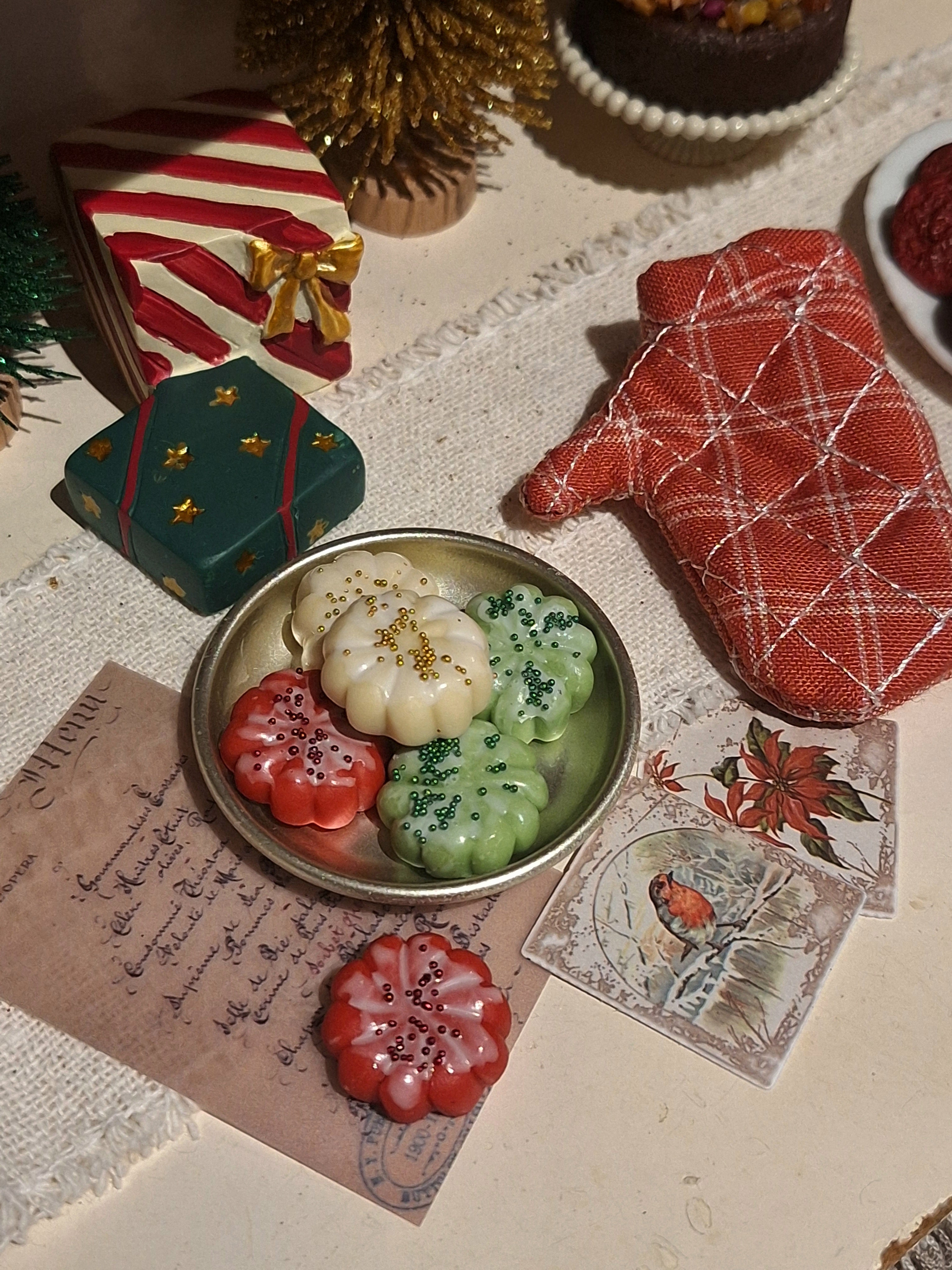 6 pcs Sprinkle Christmas cookies (with oven mitten)