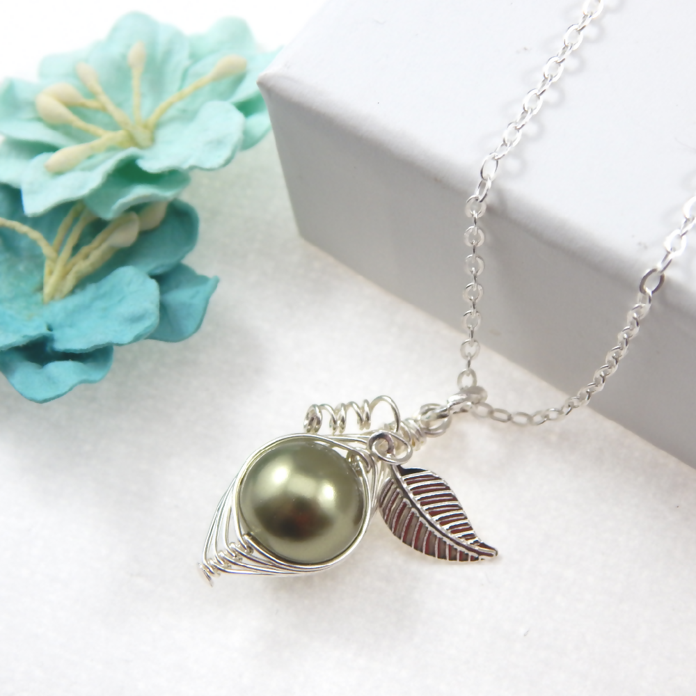 One Pea In A Pod Necklace Friendship Necklace or Sisters