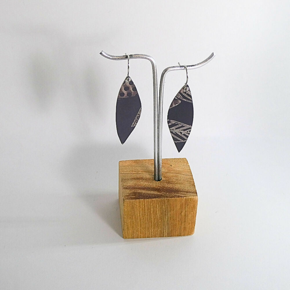 Aluminium-earrings-hung-A140