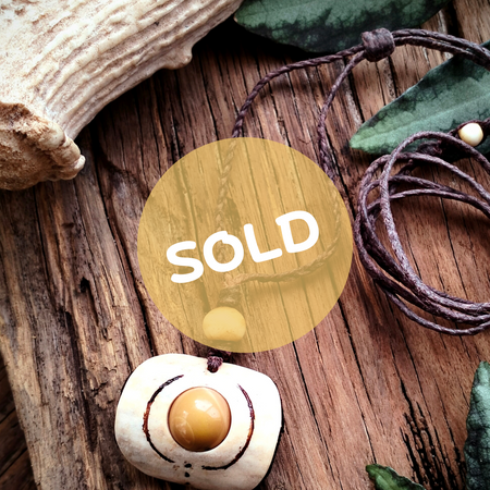 •| MOOKIATE | DEER ANTLER |• natural crystal necklace