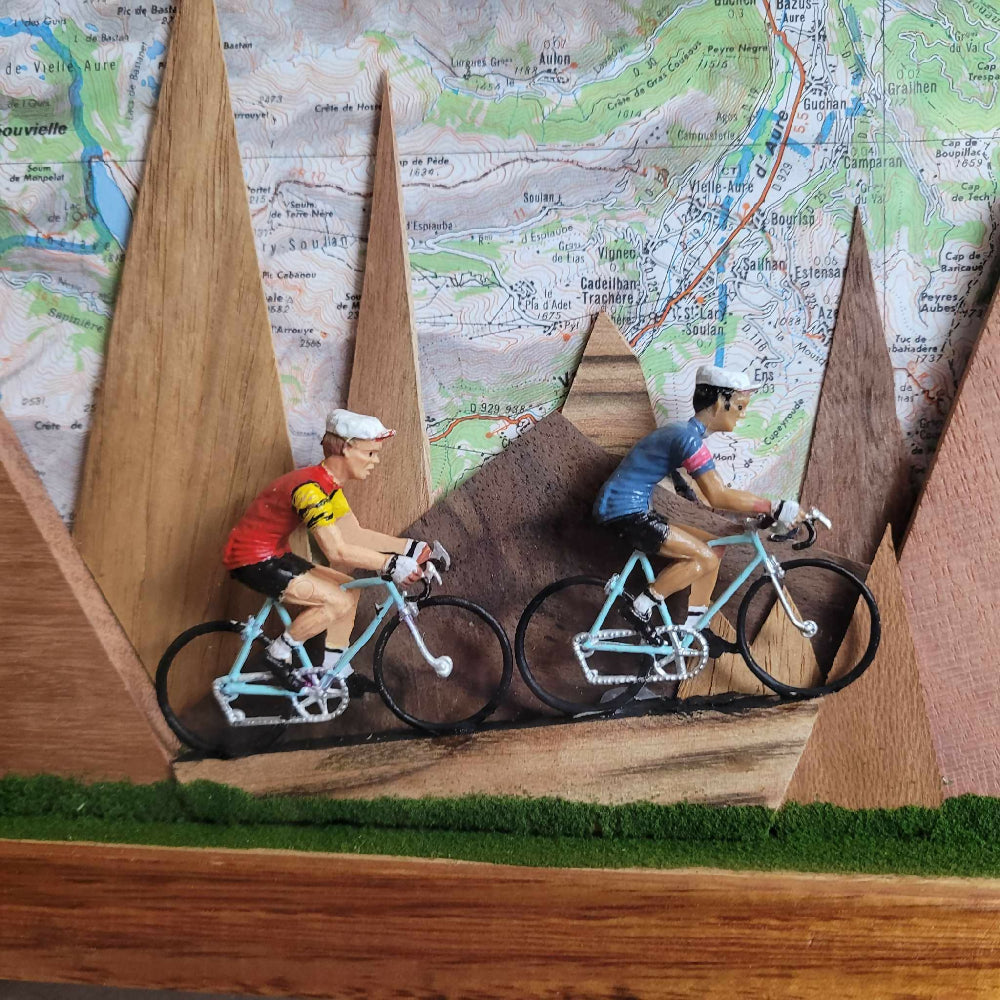 3d picture of cyclists in the Pyrenees unique design
