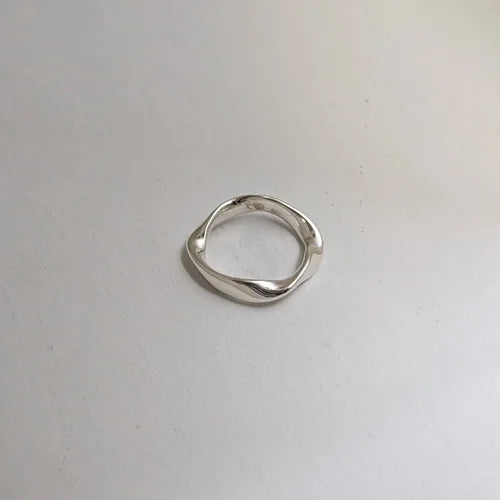 twisted ring highly polished