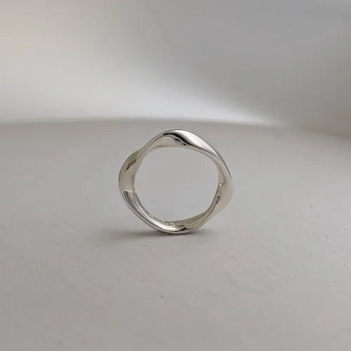 twisted ring highly polished