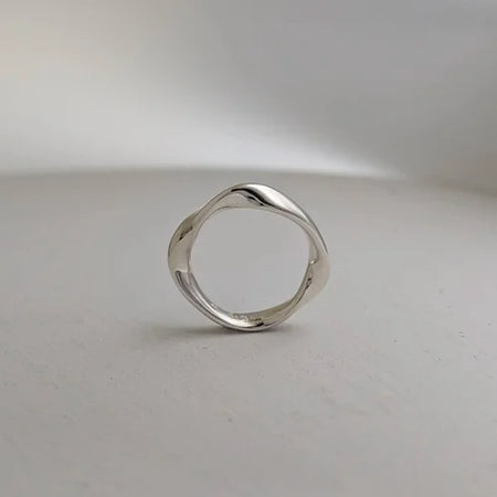 twisted ring highly polished