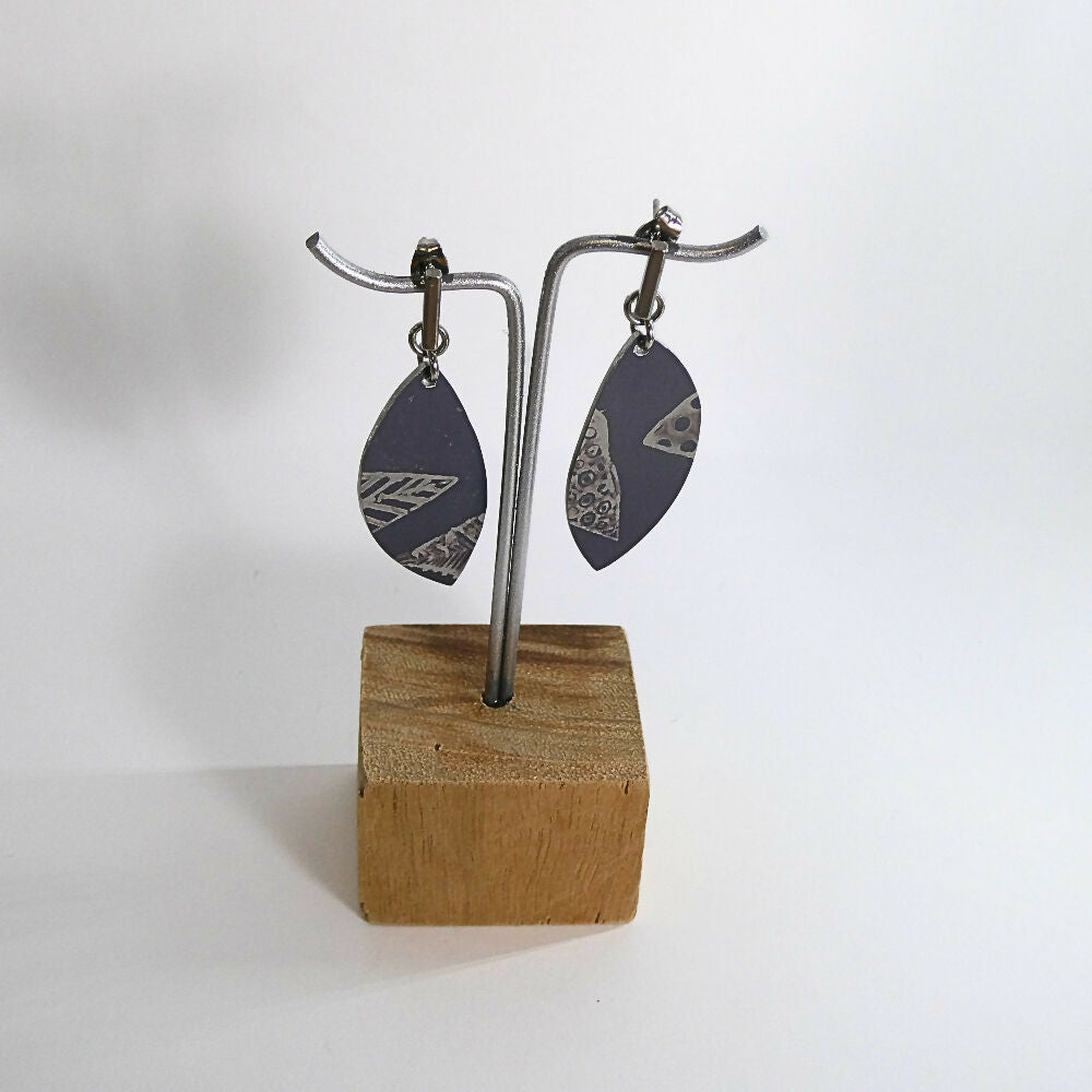 Aluminium-earrings-hung-A143