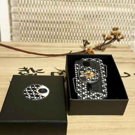 Black & White Flower Brooch - 5cm x 8cm