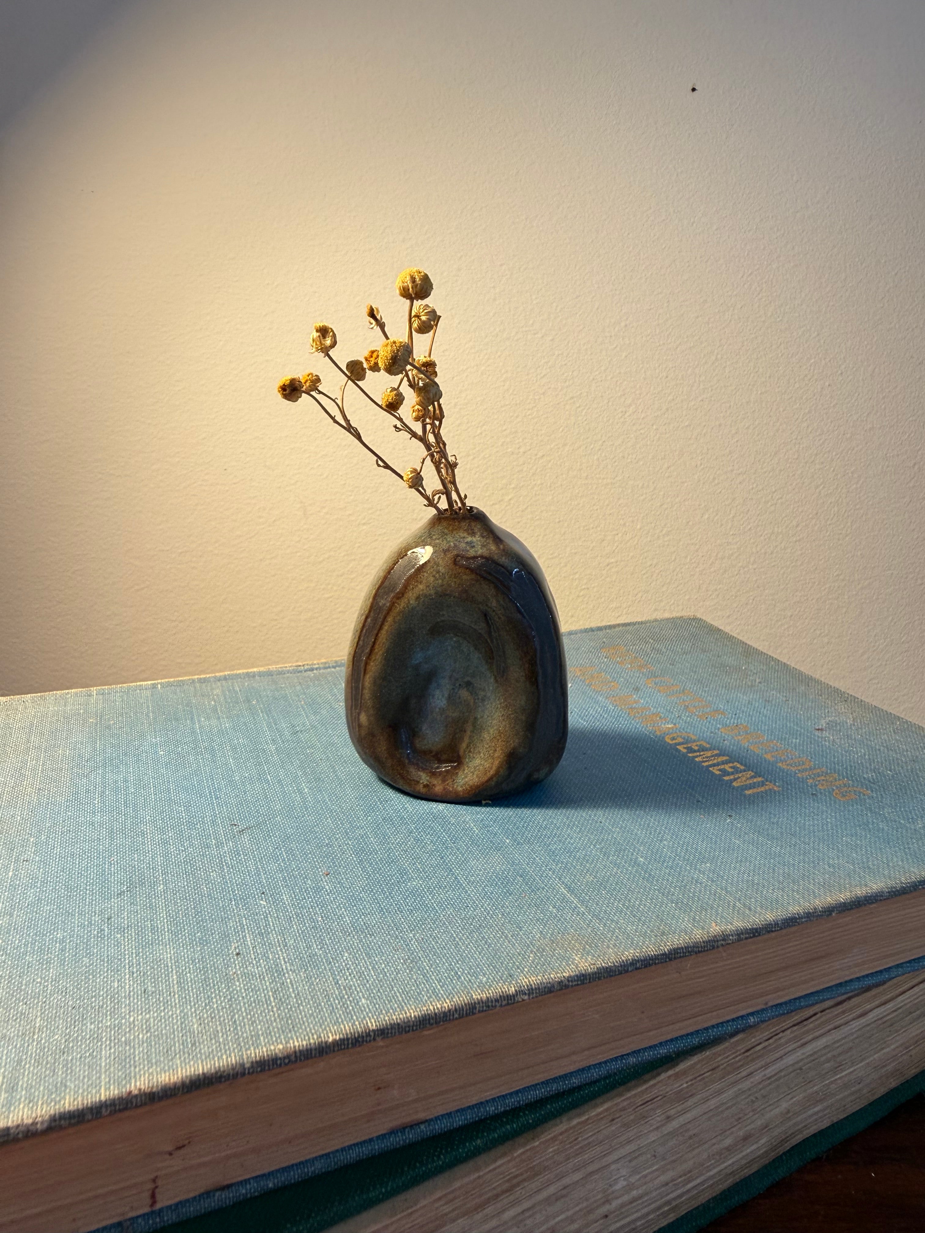 Tiny Dimple Vase