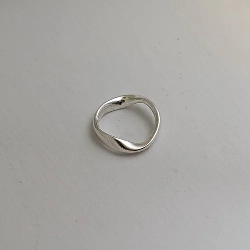 twisted ring highly polished