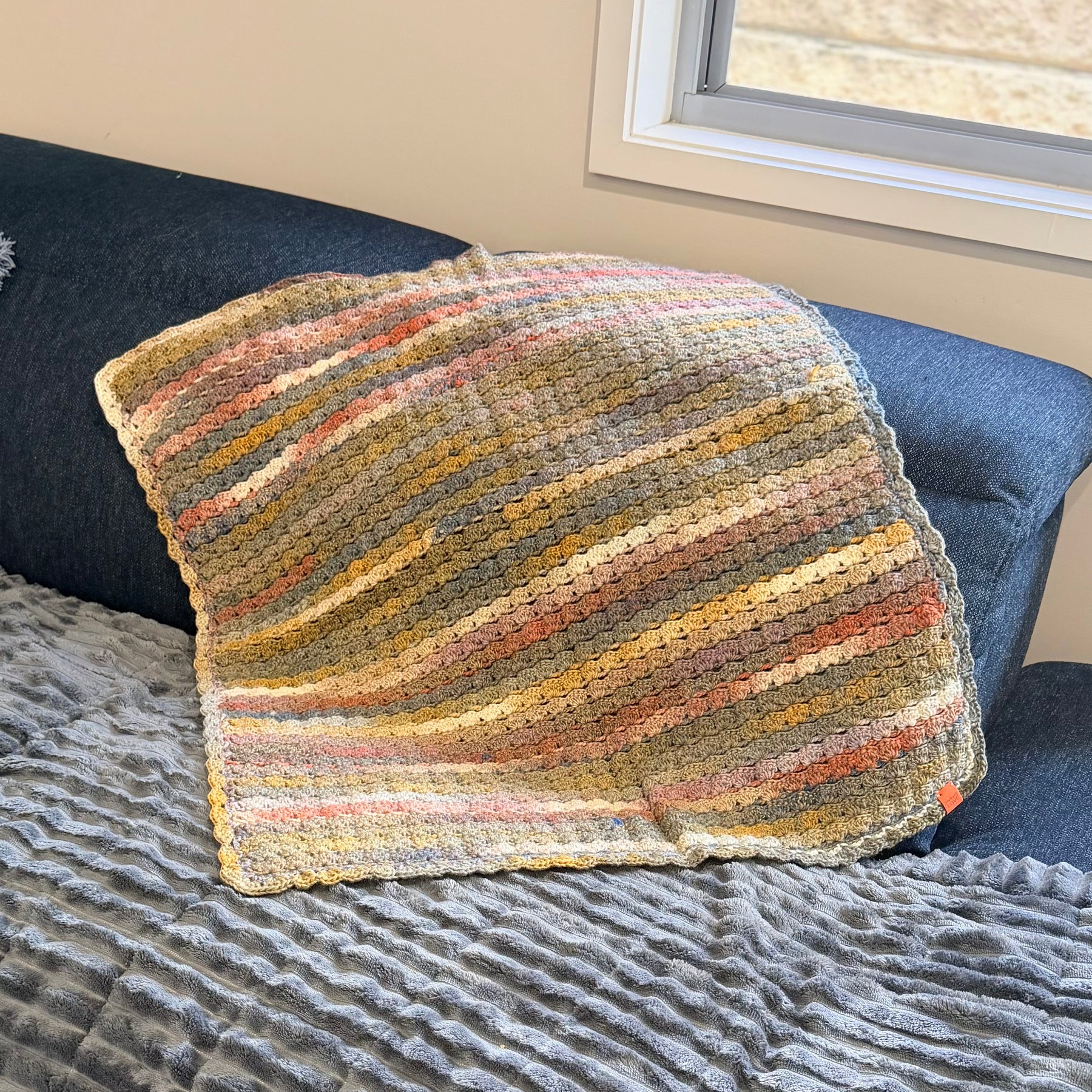 #050 Simple Shells Lap Size Blanket