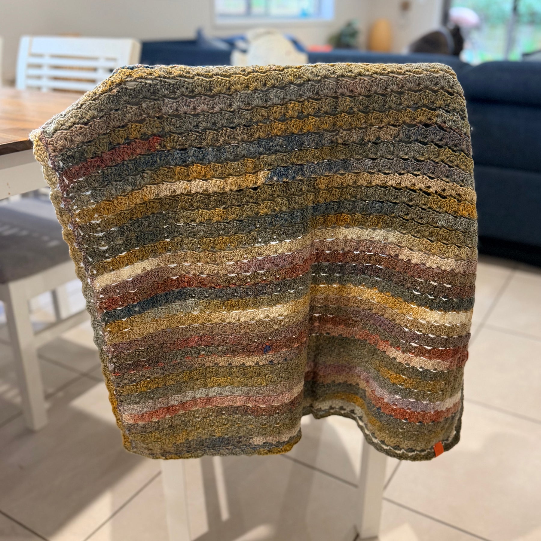 #050 Simple Shells Lap Size Blanket