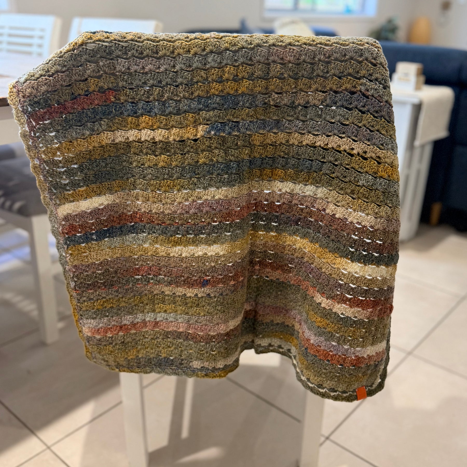 #050 Simple Shells Lap Size Blanket