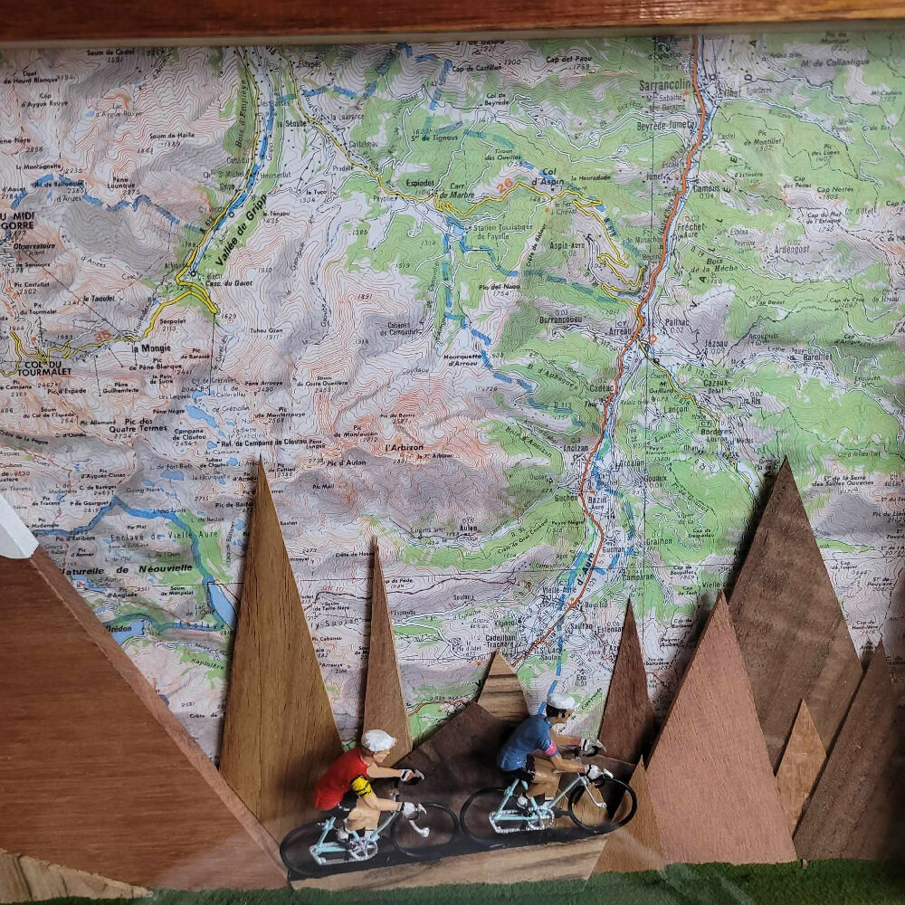 3d picture of cyclists in the Pyrenees unique design