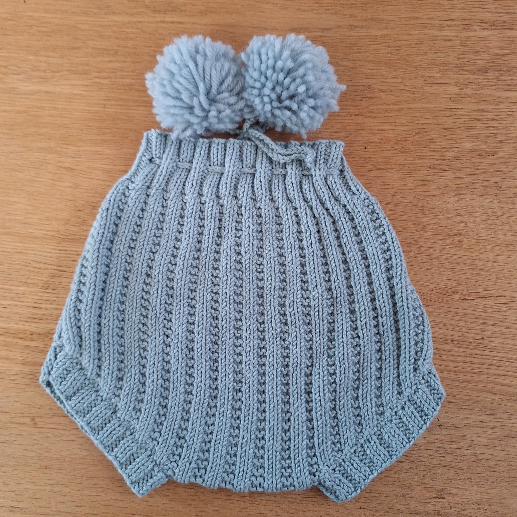 Baby Bloomers Handknitted in 100% Natural Yarn. 6-12mths. Free p&p