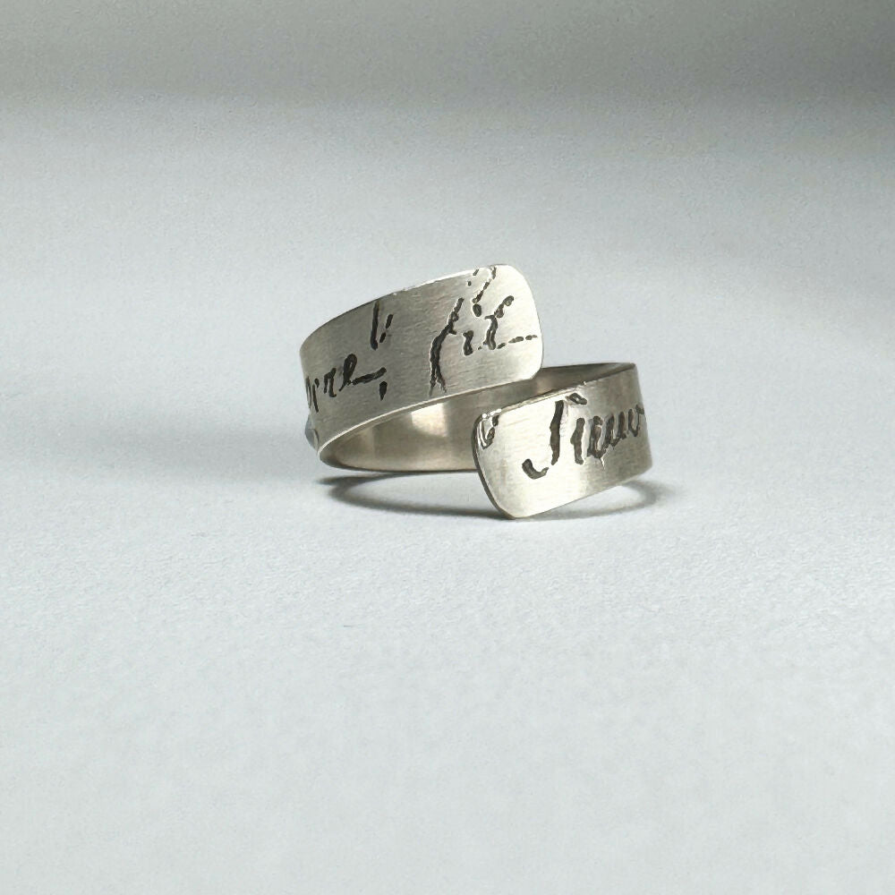 Manu Scriptum Wrap ring 2 angled