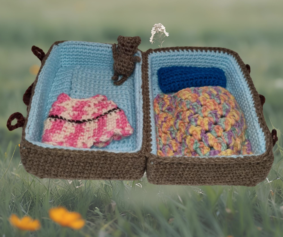 Annie the Mouse in her Suitcase House - with dresses, teddy, blanket and pillow