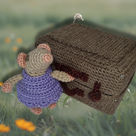 Annie the Mouse in her Suitcase House - with dresses, teddy, blanket and pillow