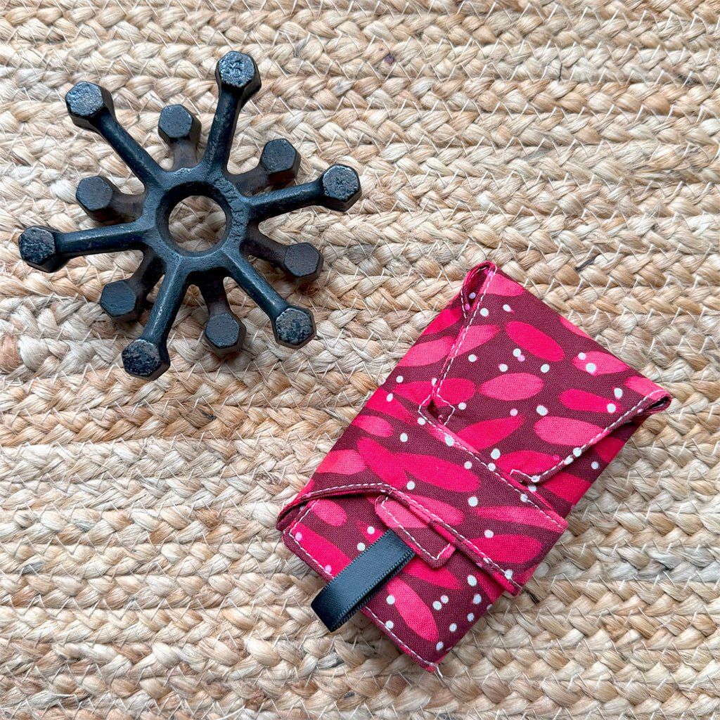 Easy load tissue holder