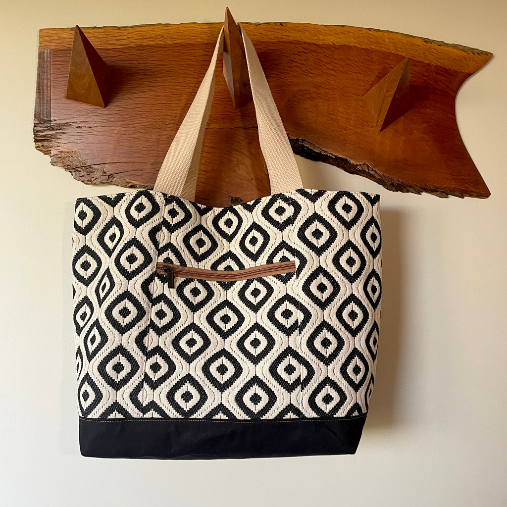 Tote bag with pockets