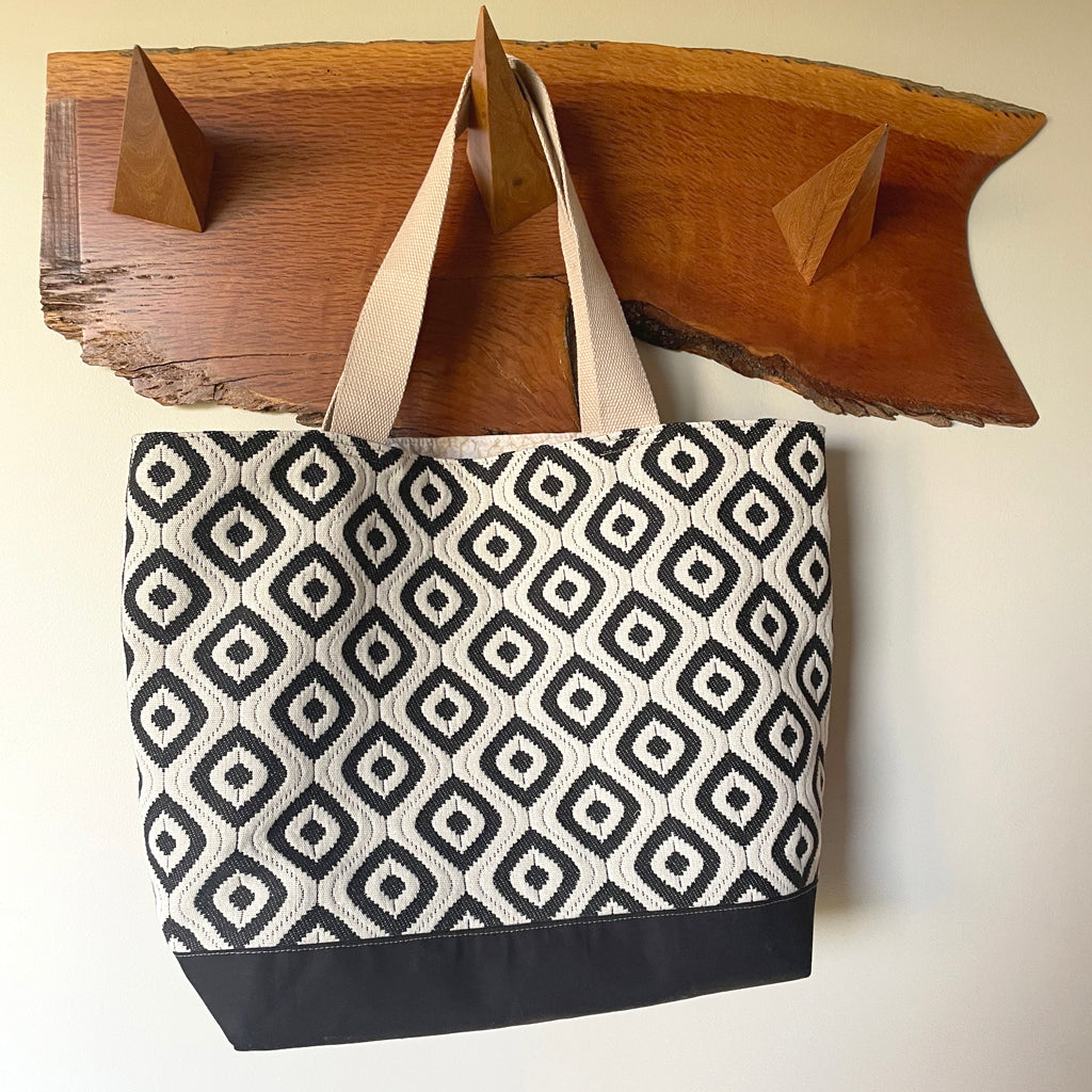 Tote bag with pockets