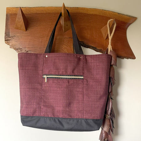 Tote bag with pockets