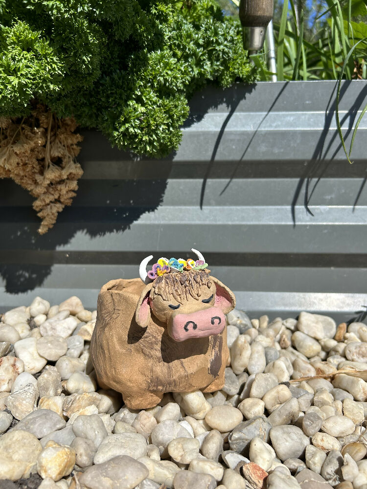 Brown Cow Planter With Flower Crown 2