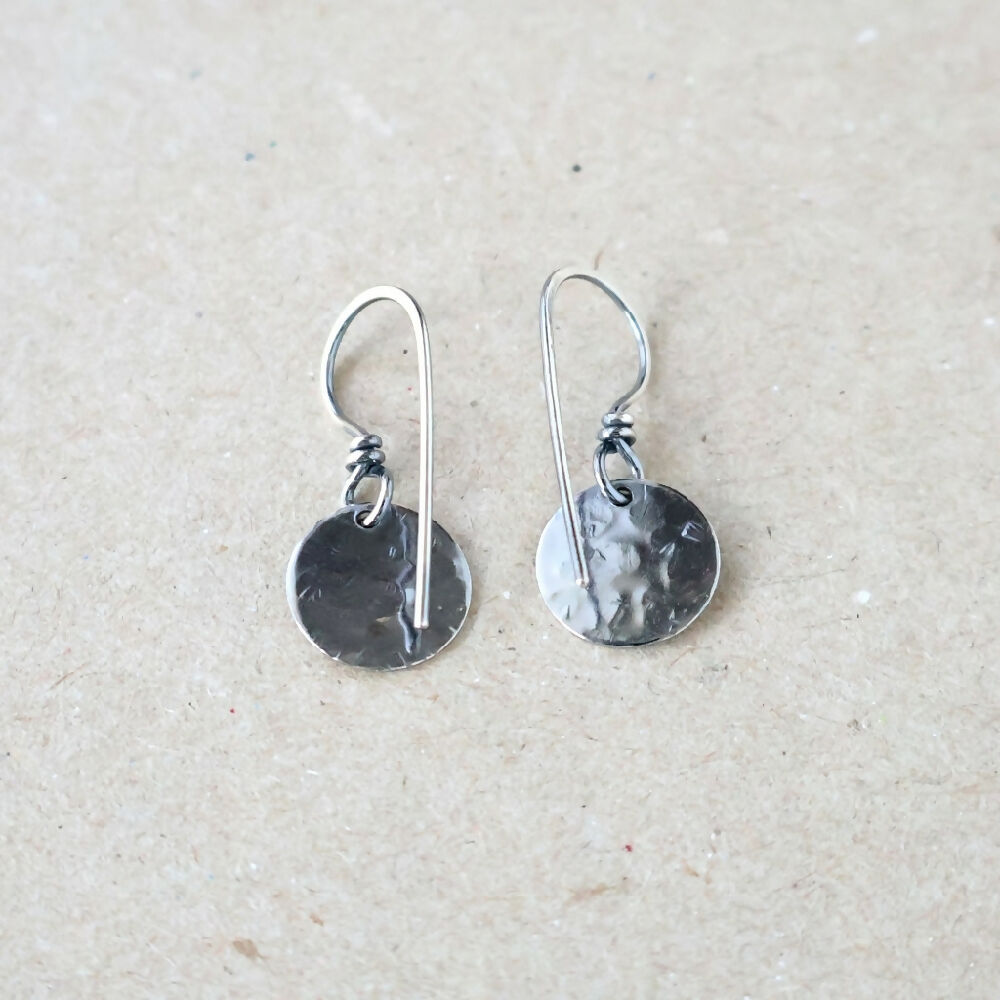 EMS06121_06_EthicalSterlingSilverMicroFullMoonEarrings