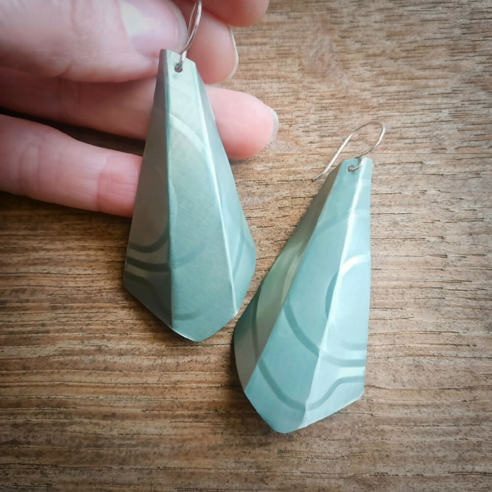 upcycled tin can lid dangle earrings light gold in hand2