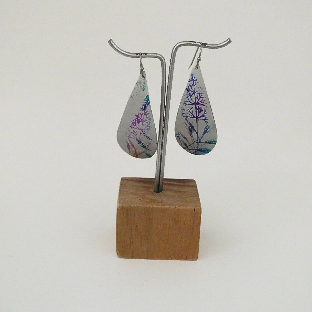 Aluminium-earrings-hung-A074