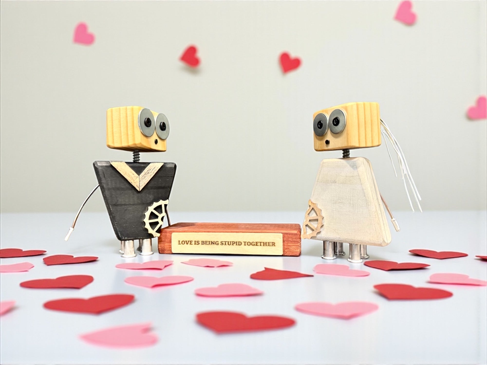 Bolt & Bloom G-02 – Wooden Robot Couple (Customisable)