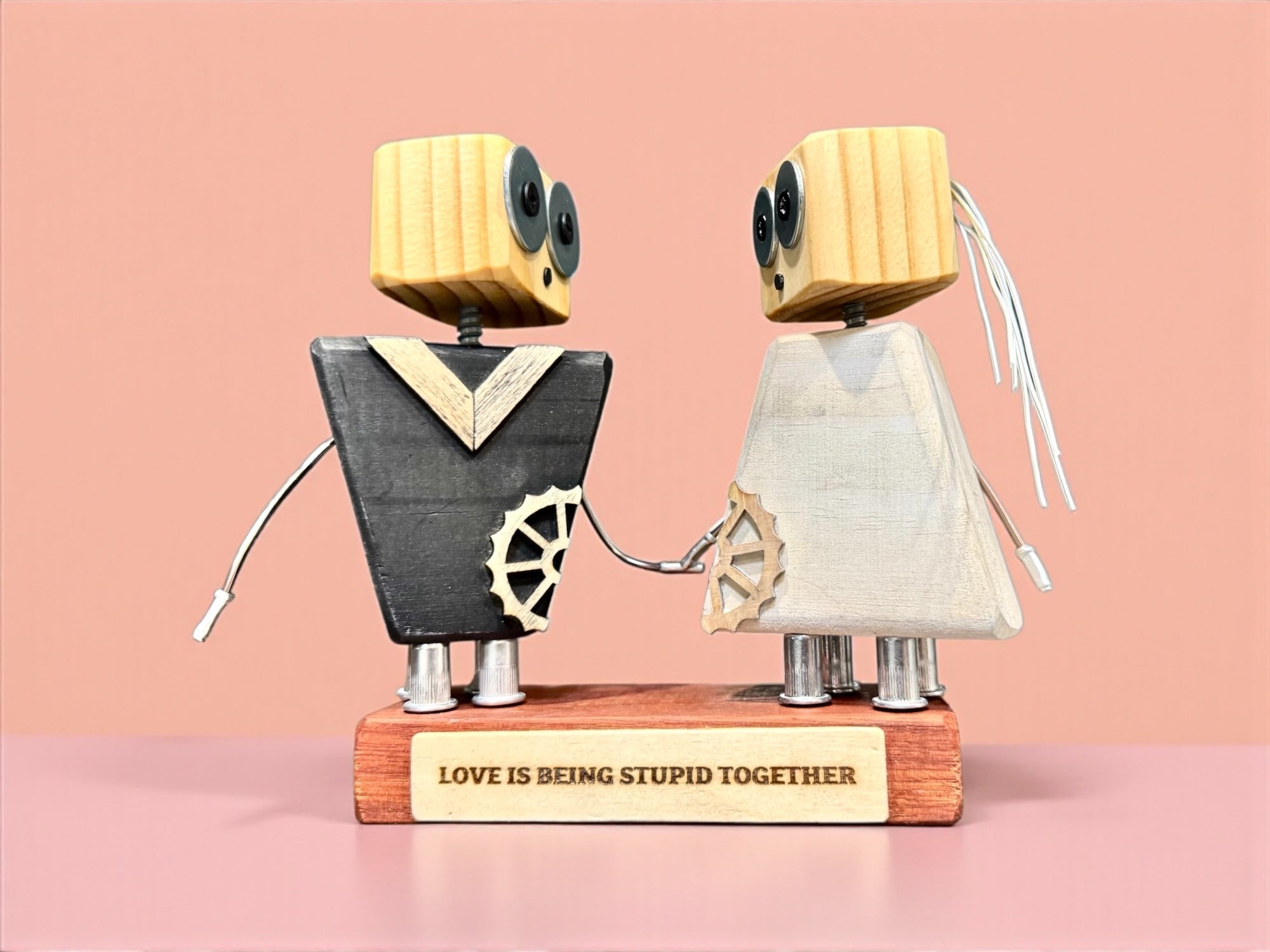 Bolt & Bloom G-02 – Wooden Robot Couple (Customisable)
