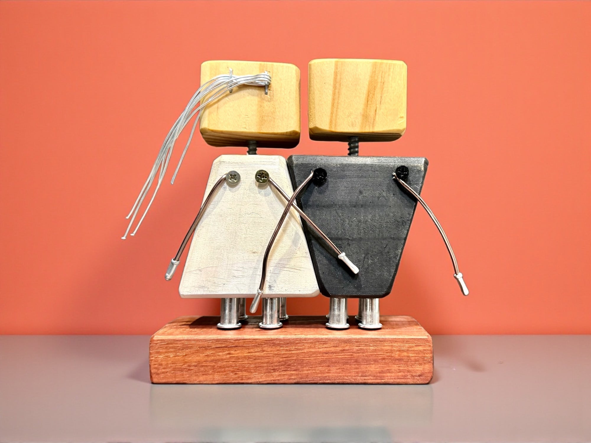 Bolt & Bloom G-02 – Wooden Robot Couple (Customisable)