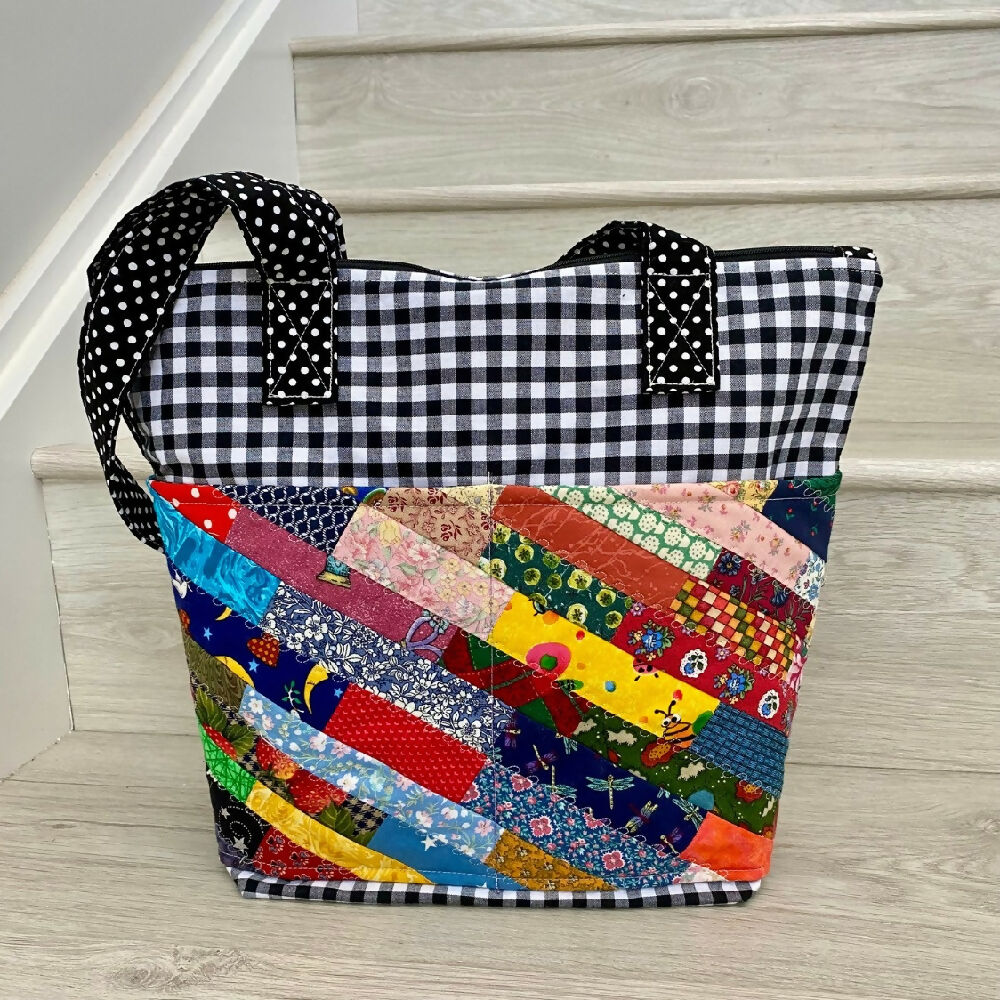 Checkered border 4 patchwork pockets tote