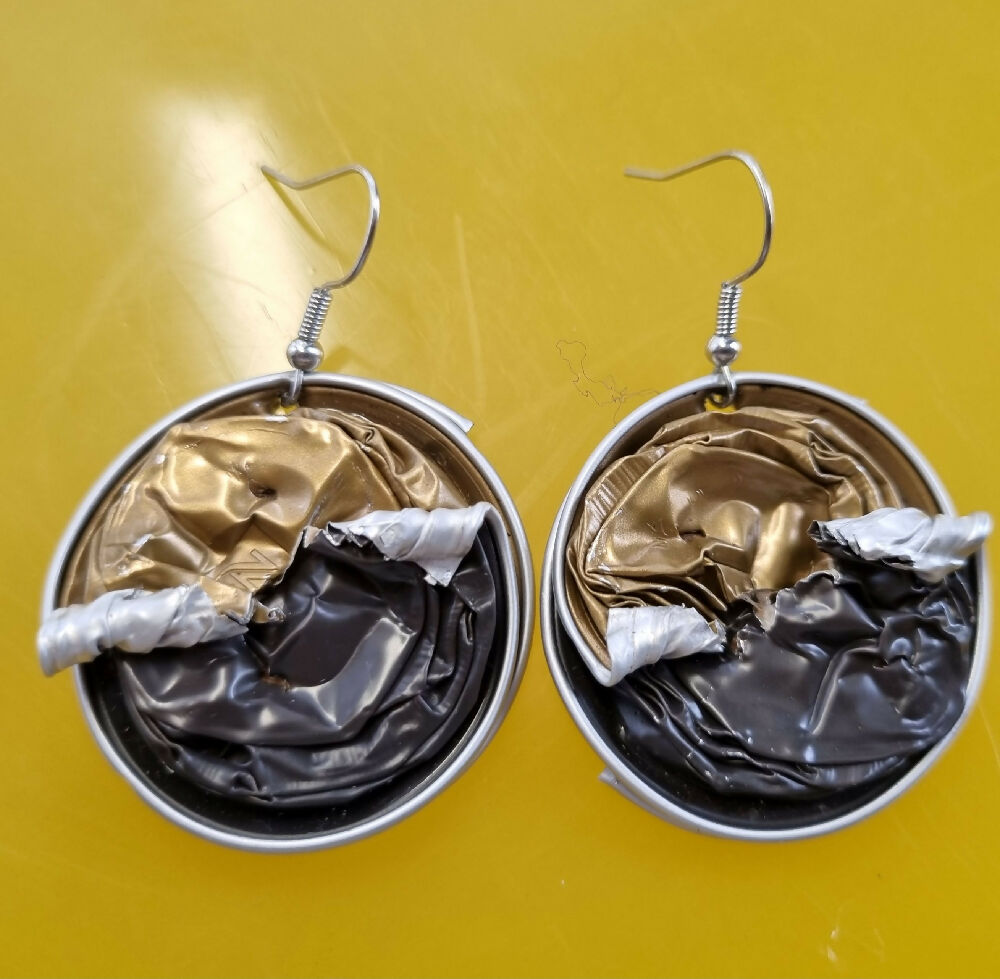 frogfeet designs Coffee pod earrings gold grey 6