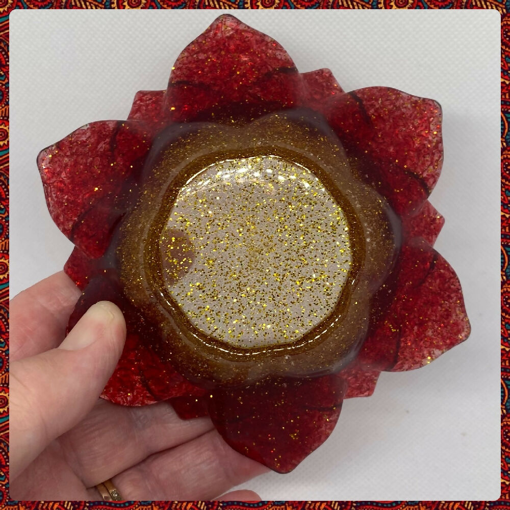 Red and gold sparkling lotus tea lights