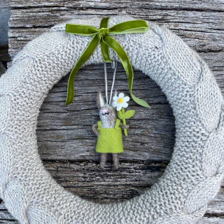 Knitted Easter Wreath with felt Easter Bunny