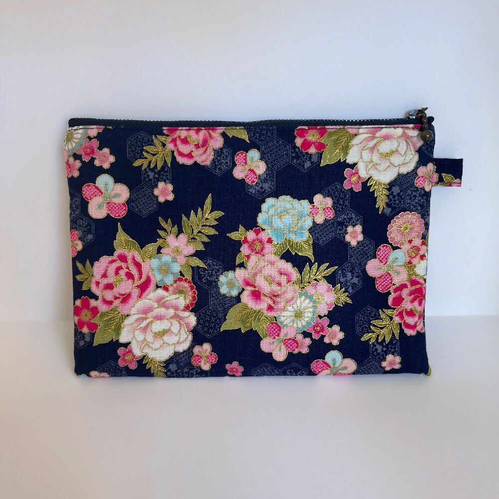 Flat zipper pouch