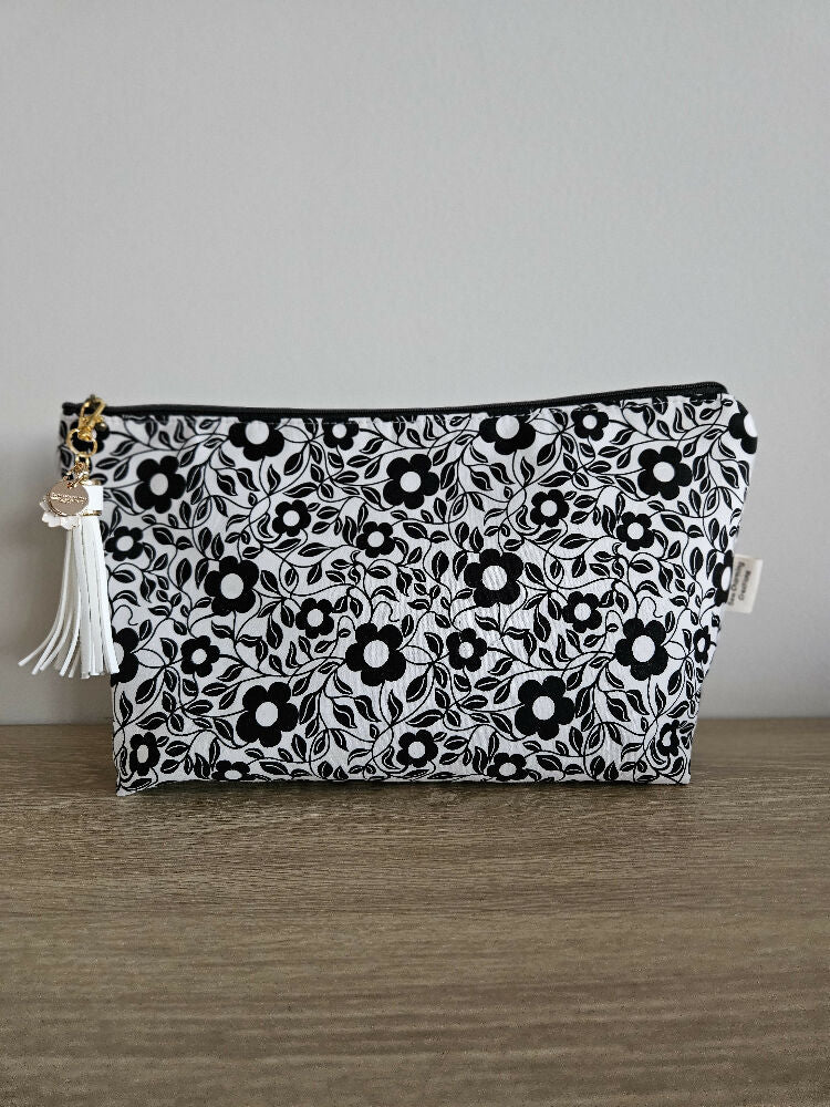 Zipper Pouch Black and White Daisy Design