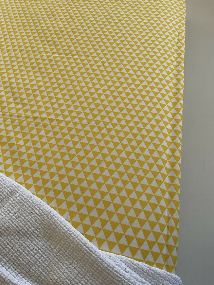 Cot Sheet / Fitted / Sunflower Yellow Triangles