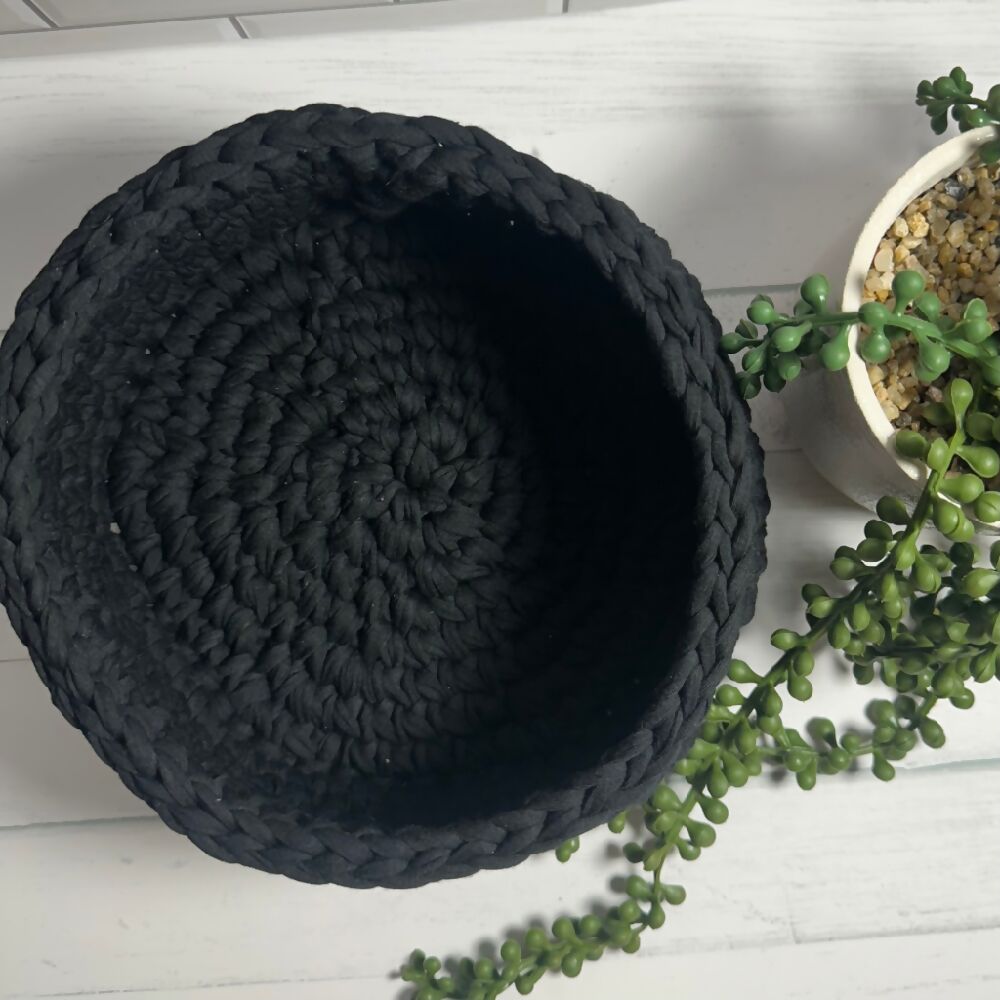 Crochet basket black